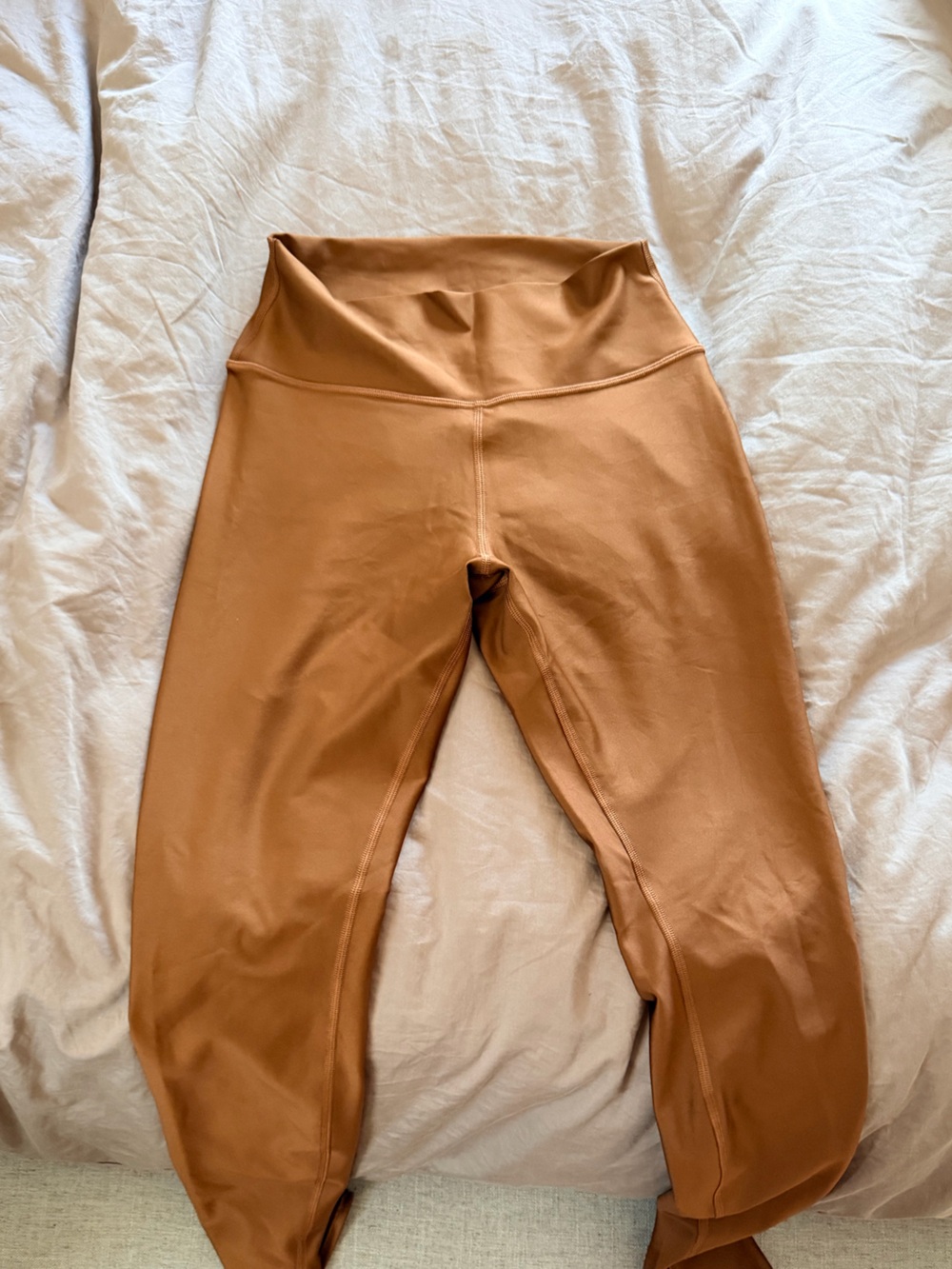 ALO Yoga High-Rise Leggings in Camel Brown